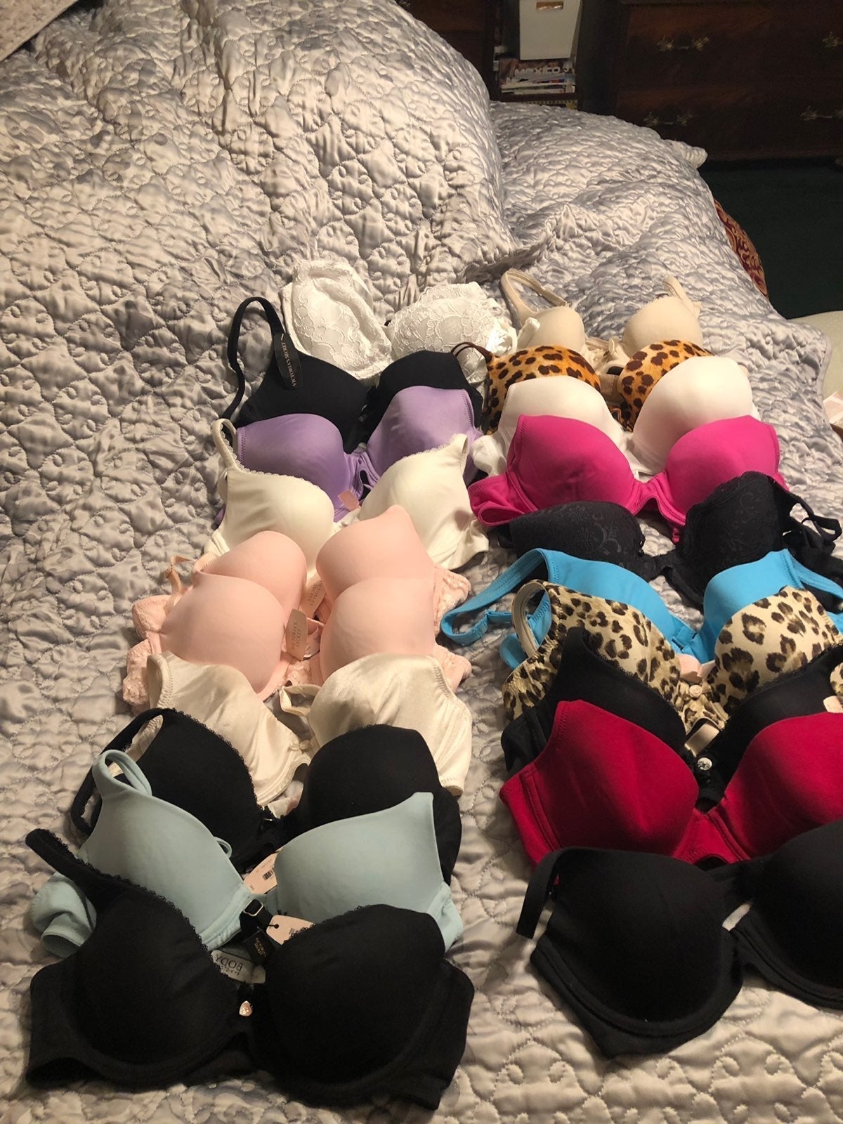 VICTORIA SECRETS BRAS