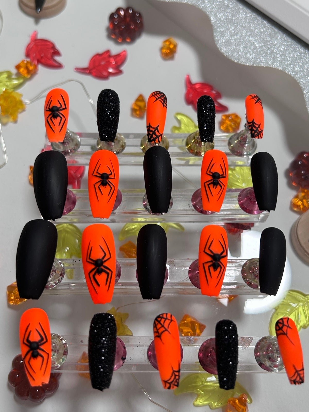 Press on nails