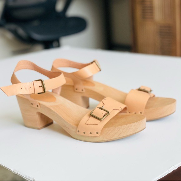 Madewell SIZE 10 The Akiva Buckle Leather wooden clog in Ashen Sand