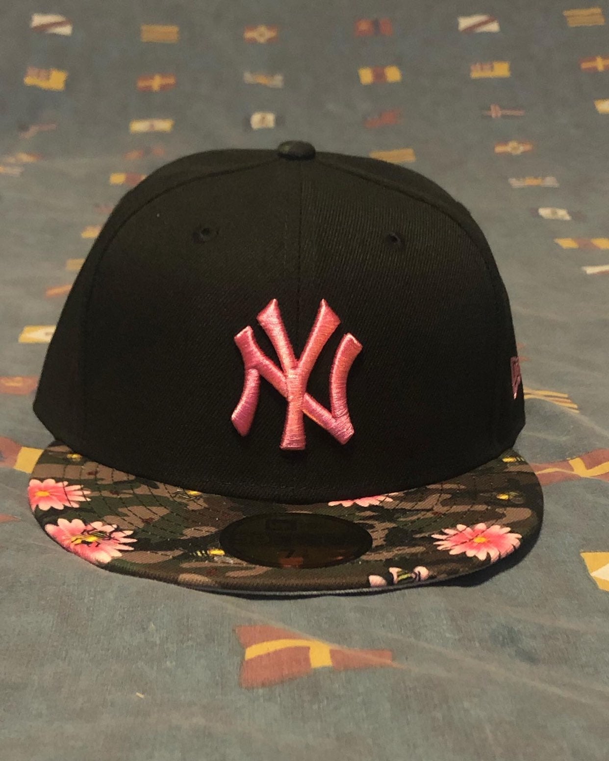 Heat 'FLORAL-FUR STRAPBACK' Grey-Pink Hats by New Era Heat 'FLORAL-FUR STRAPBACK' Grey-Pink Hats by New Era