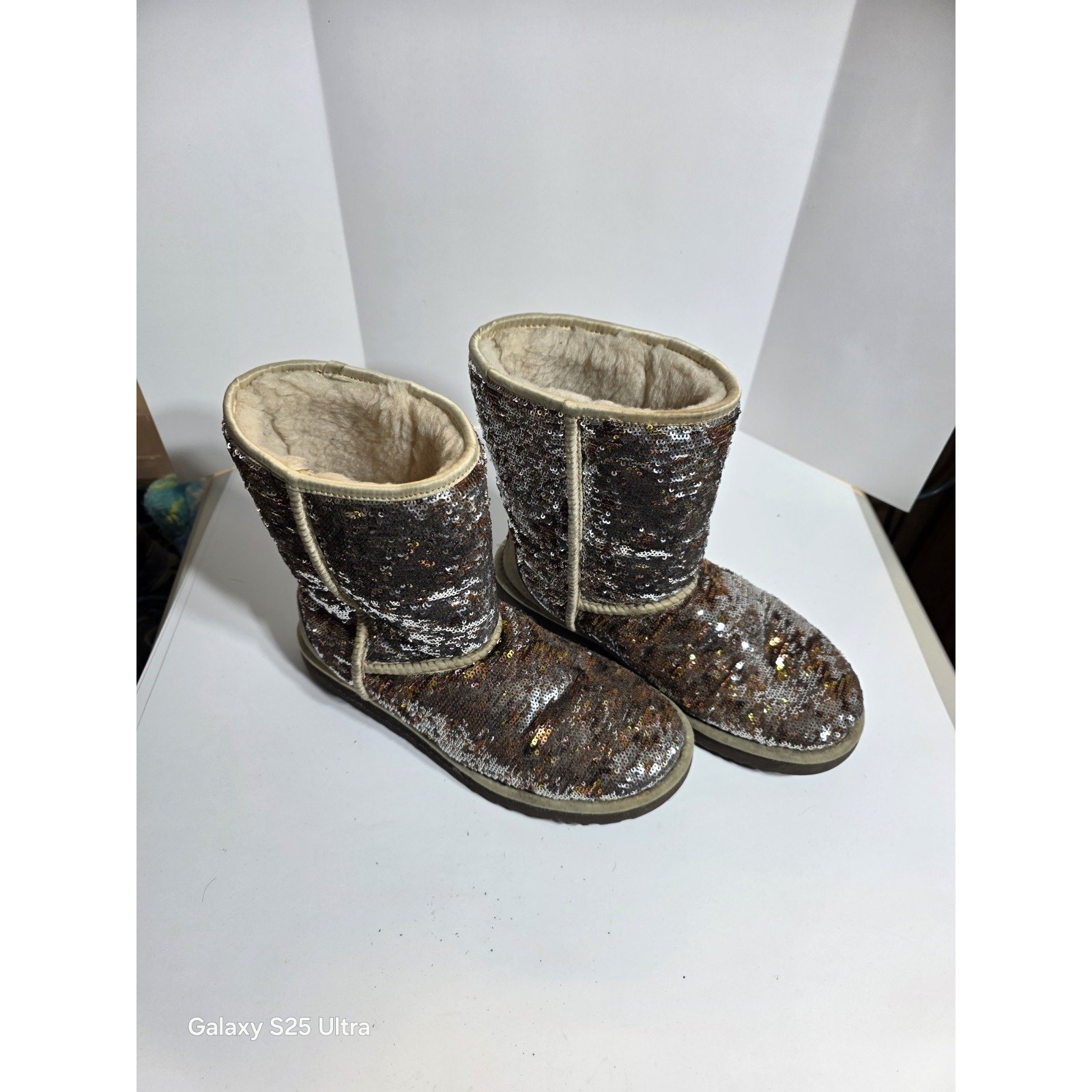 GUC UGG Australia Classic Short Sparkle Boots 3353 | Sz 9 Reversible Sequins