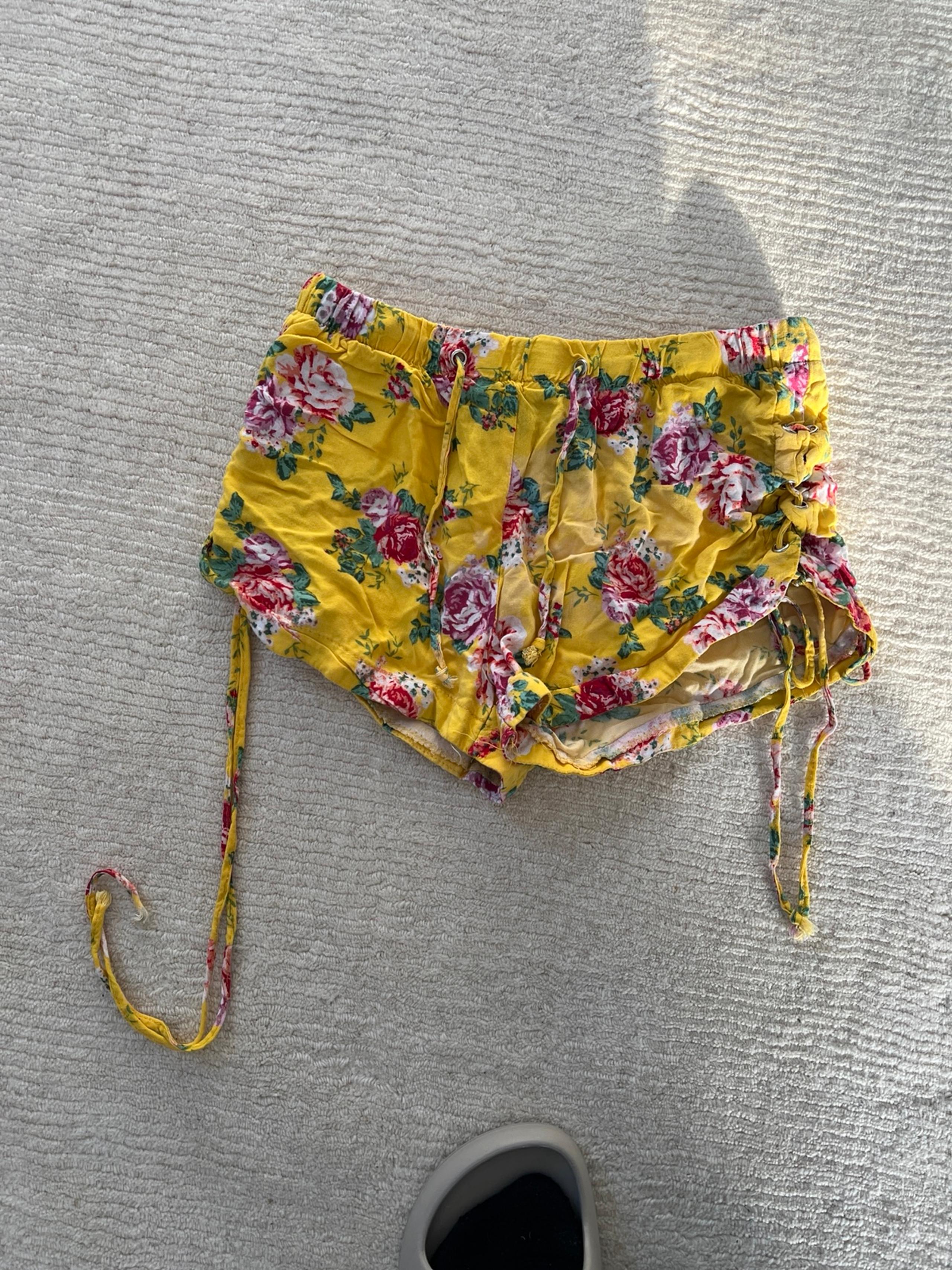 Women’s Derek heart shorts