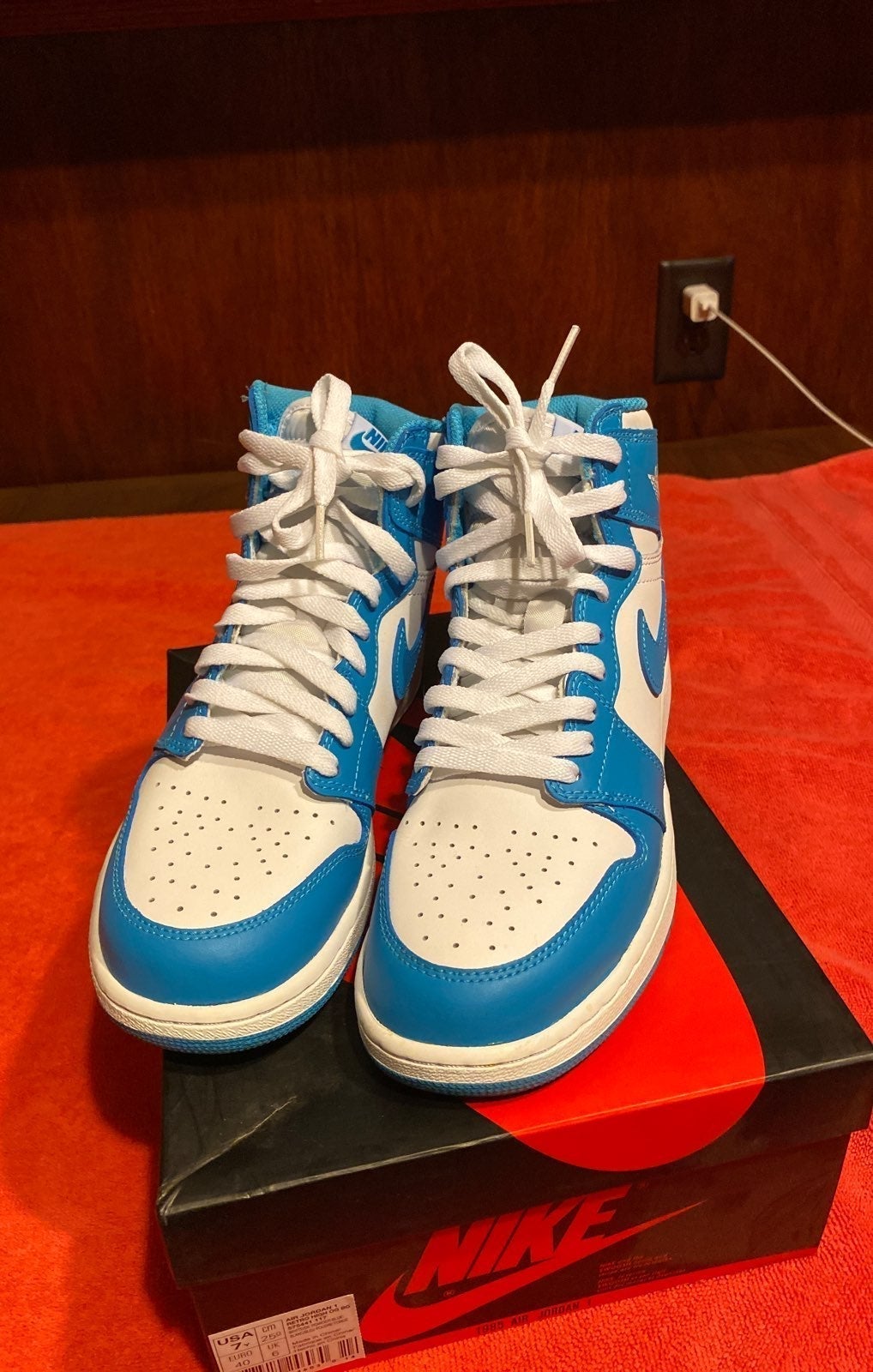 Air Jordan 1 High (Woman 8.5 / Youth 7)