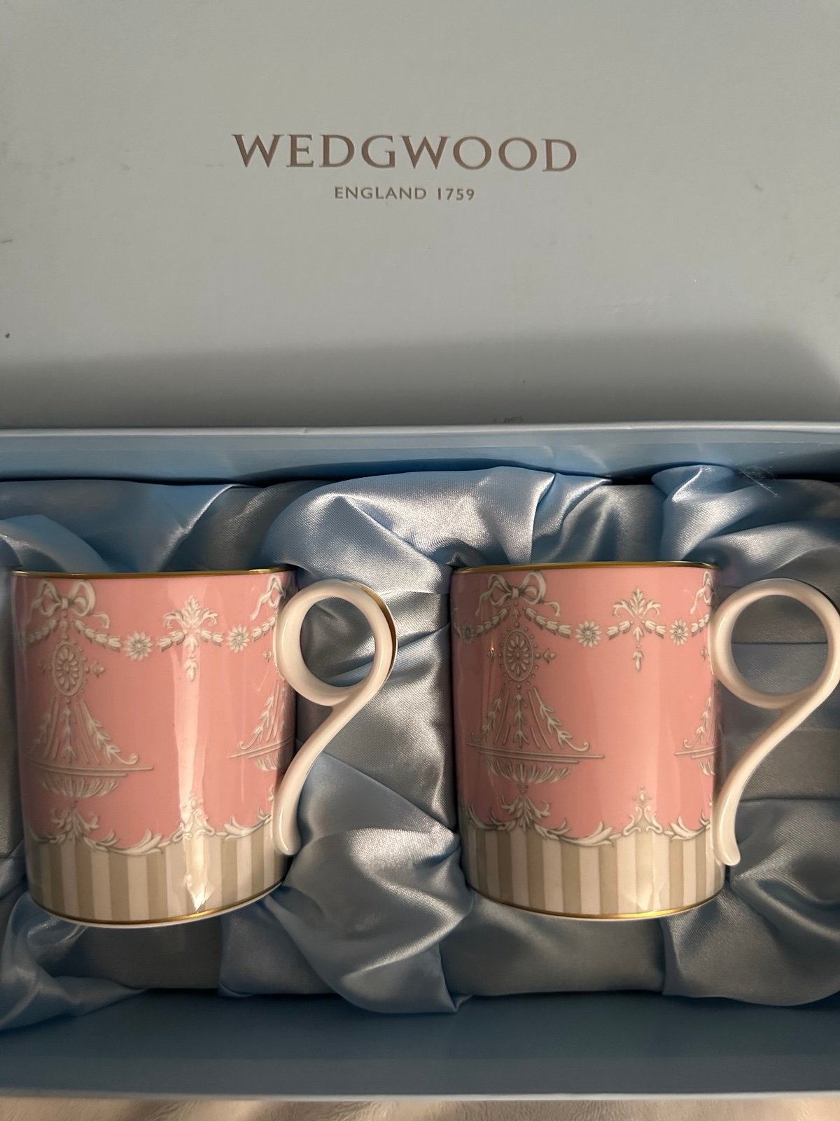 Wedgwood Laurel Daisy Rare set of two Mugs in Original Box New
