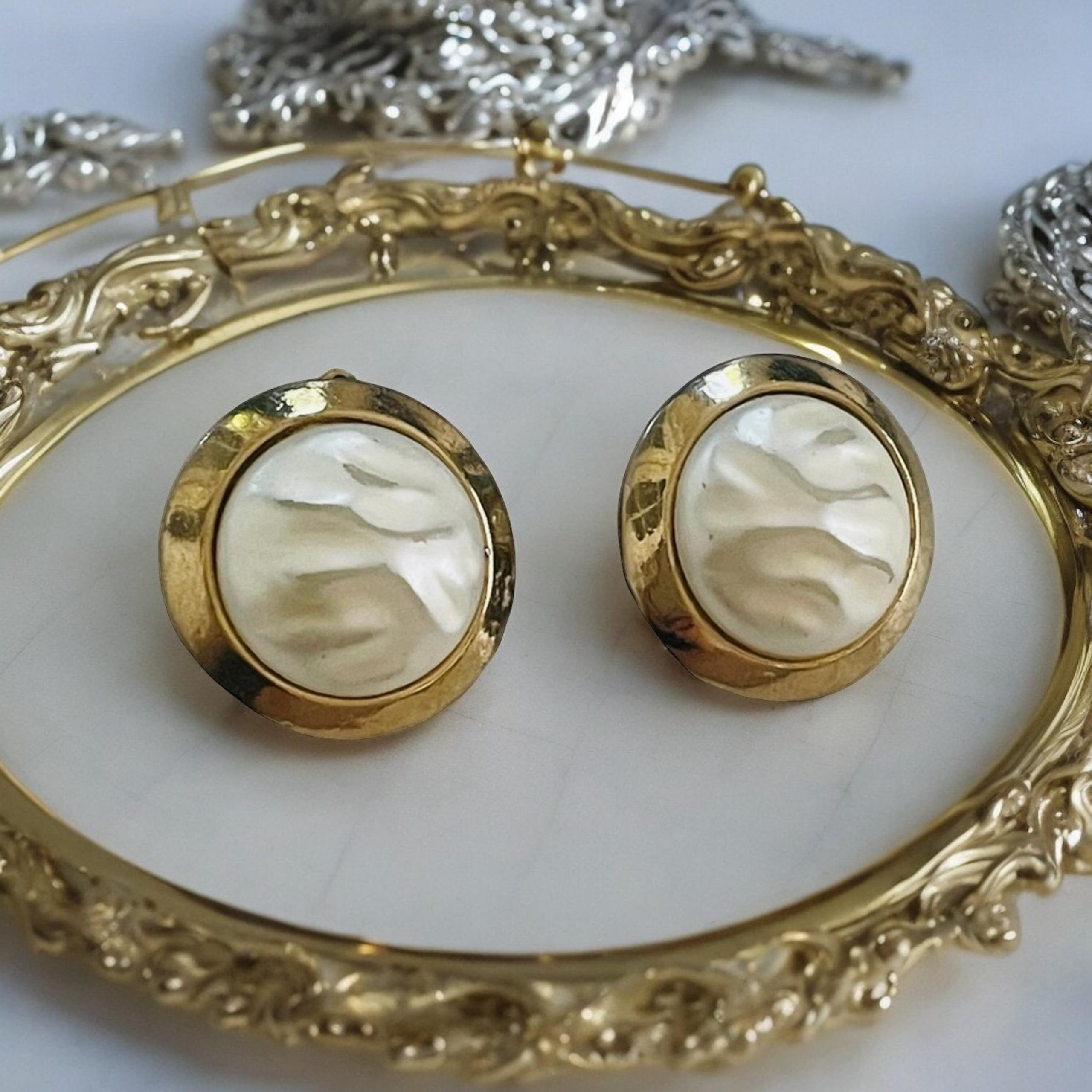 Vintage Button Gold White Clip On Earrings Gold-Toned Earrings Womens Jewelry
