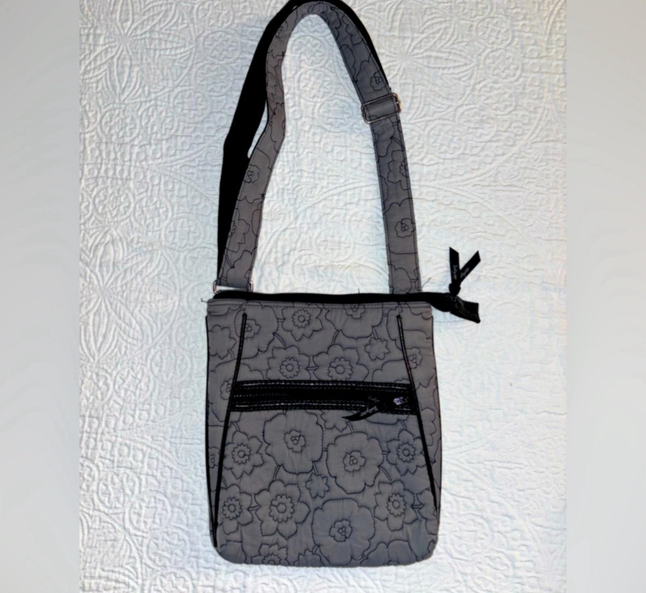 Thirty one gray quilted poppy floral crossbody purse