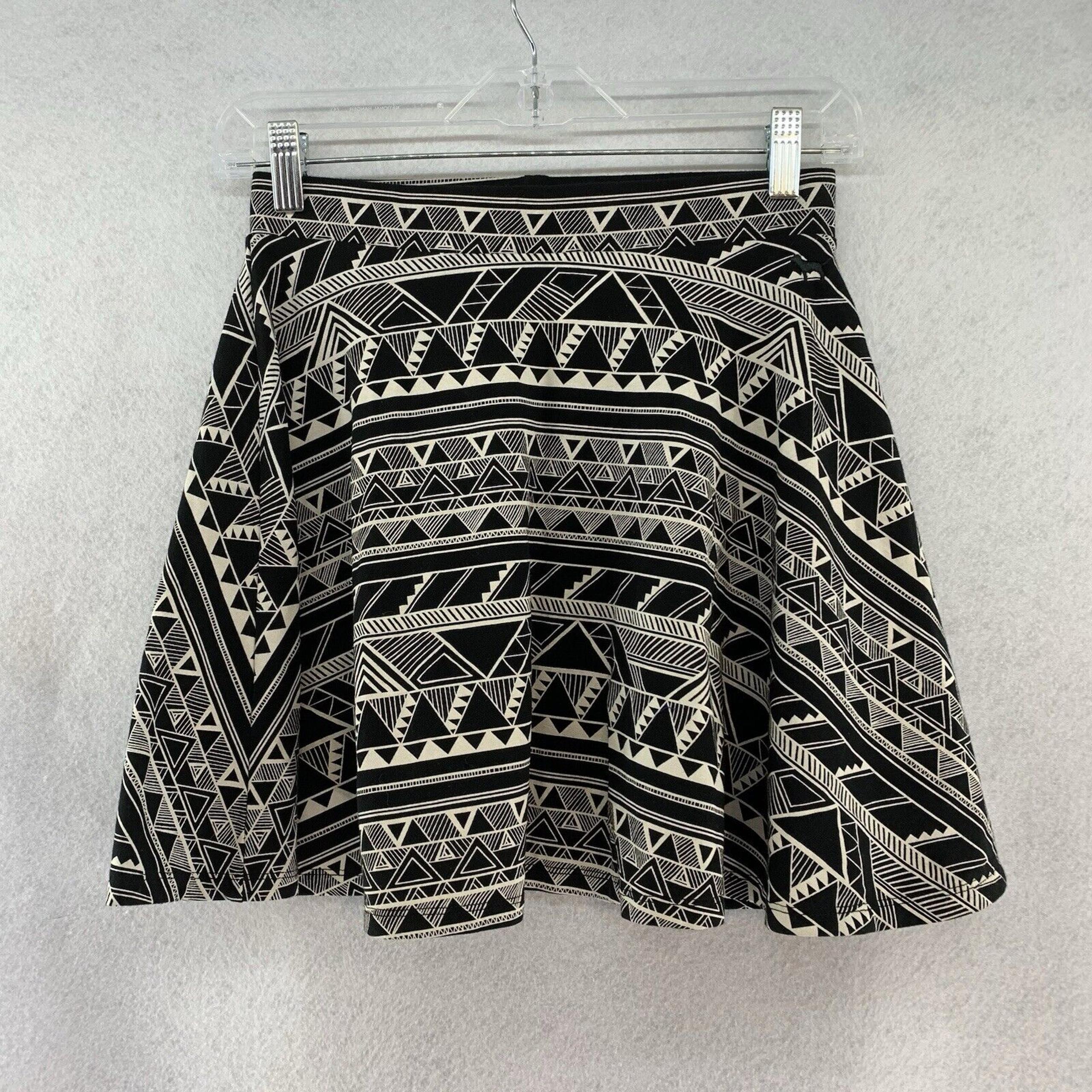 Pink Victorias Secret Women’s Skirt Sm Black/White Tribal Skater Elastic Waist
