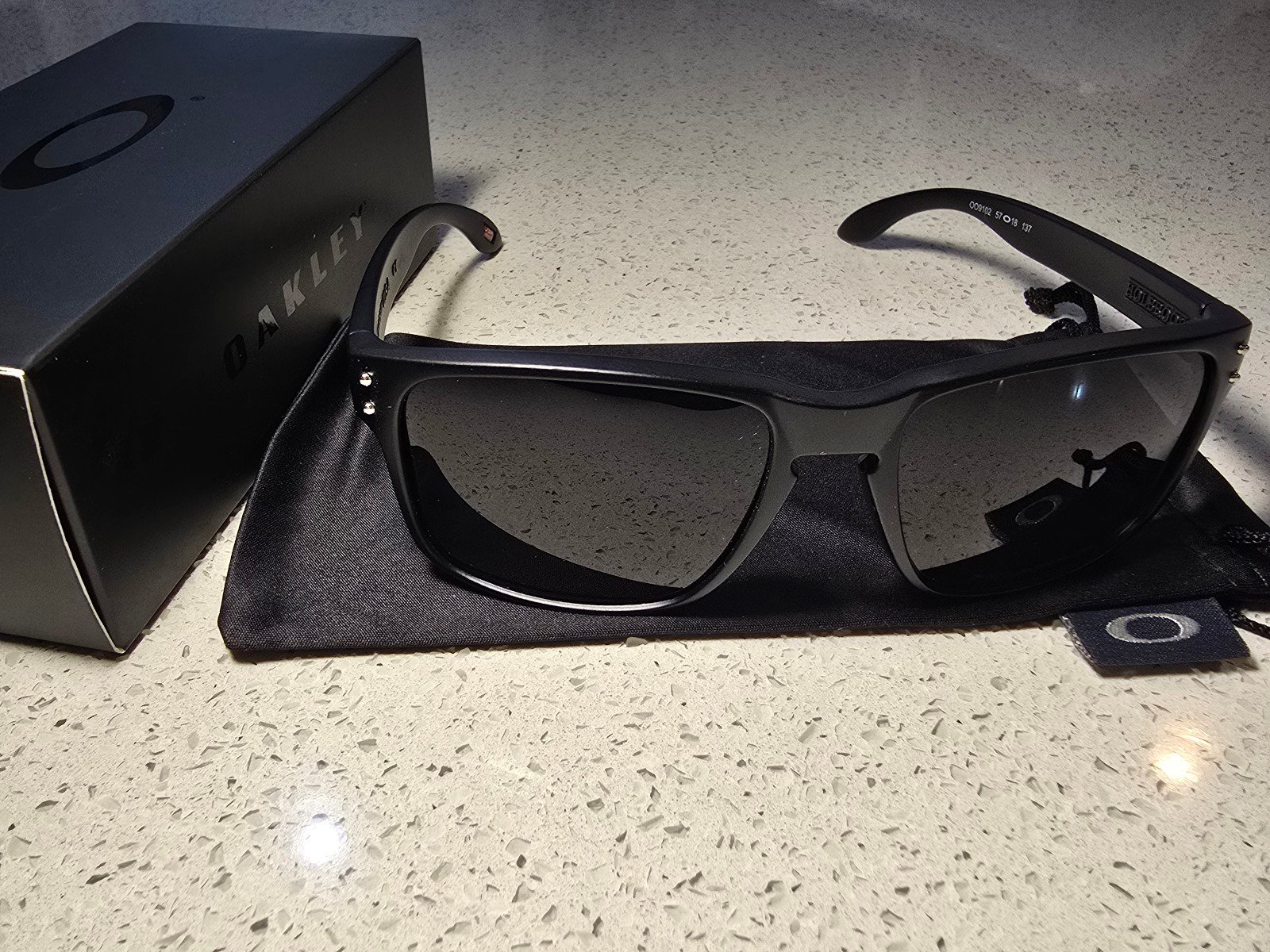 Oakley Holbrook Sunglasses Matte Black / Gray Polarized NEW