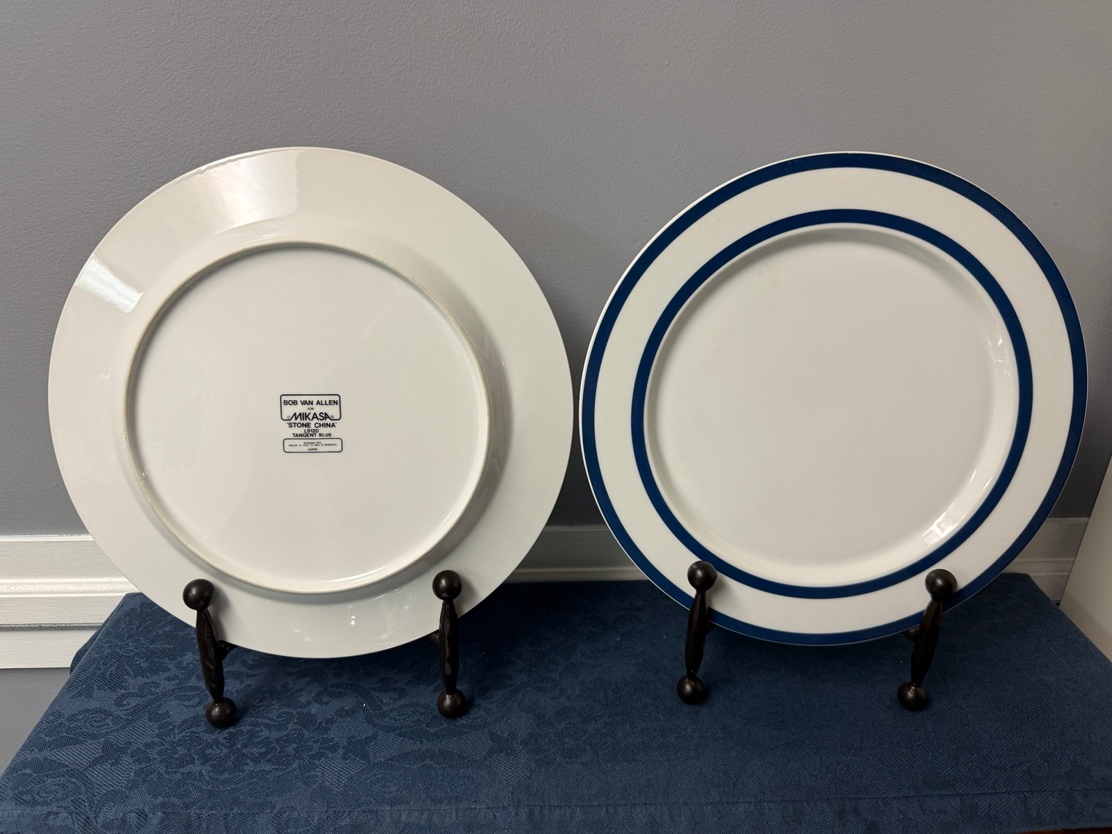 Bob Van Allen For Mikasa Tangent Blue Set Of 2 Chop Plates / Round Platters