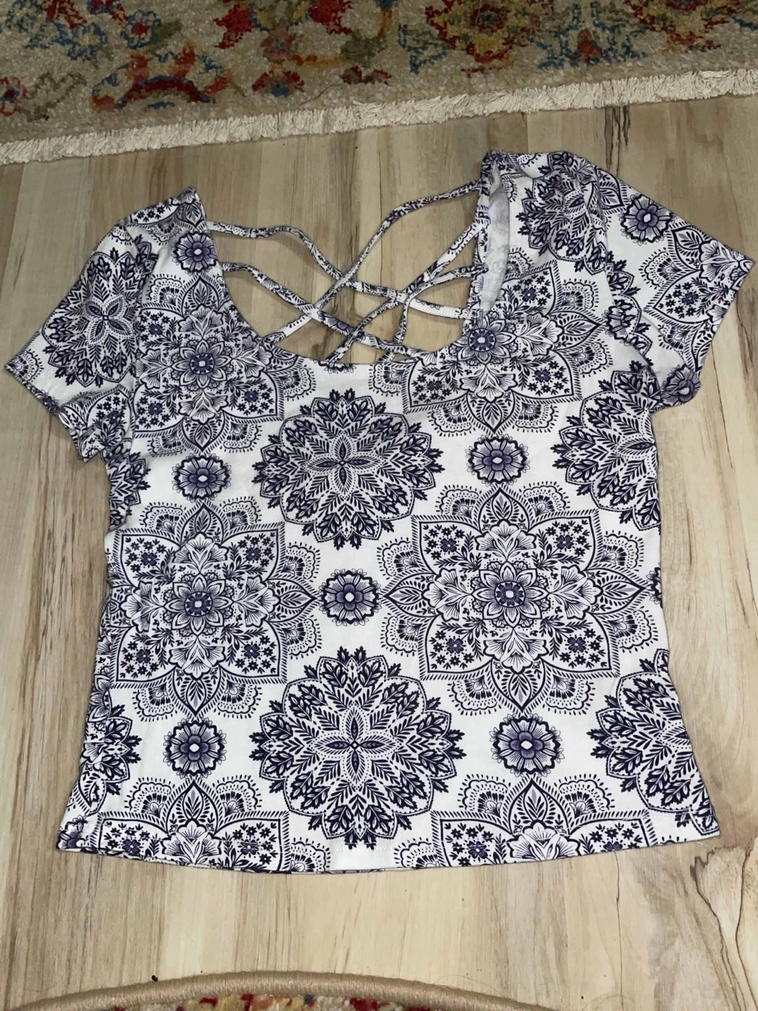 Charlotte Russe Navy and White Crop Top Cut Out T-Shirt