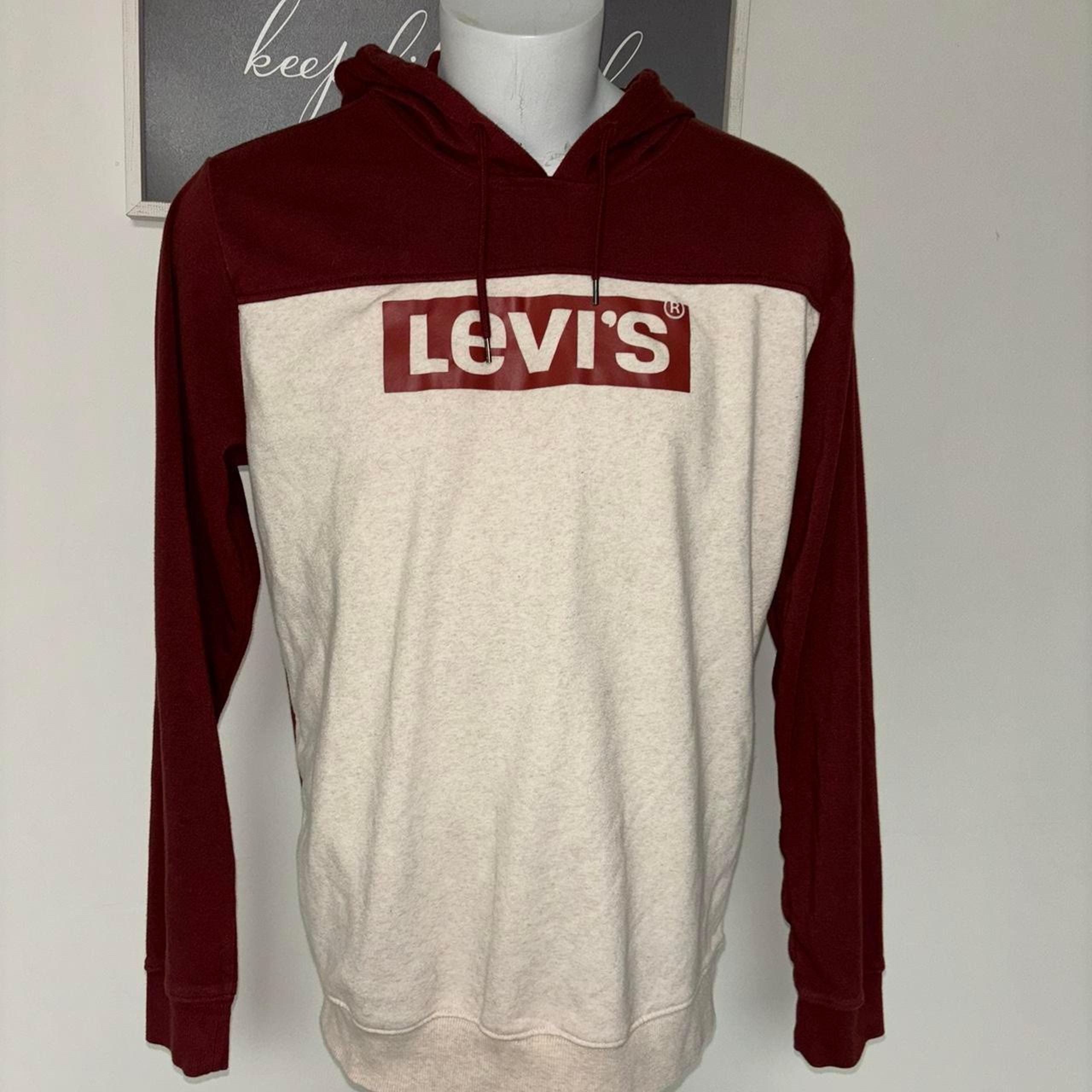 Levi’s men’s hood shirt size large  Good used condition