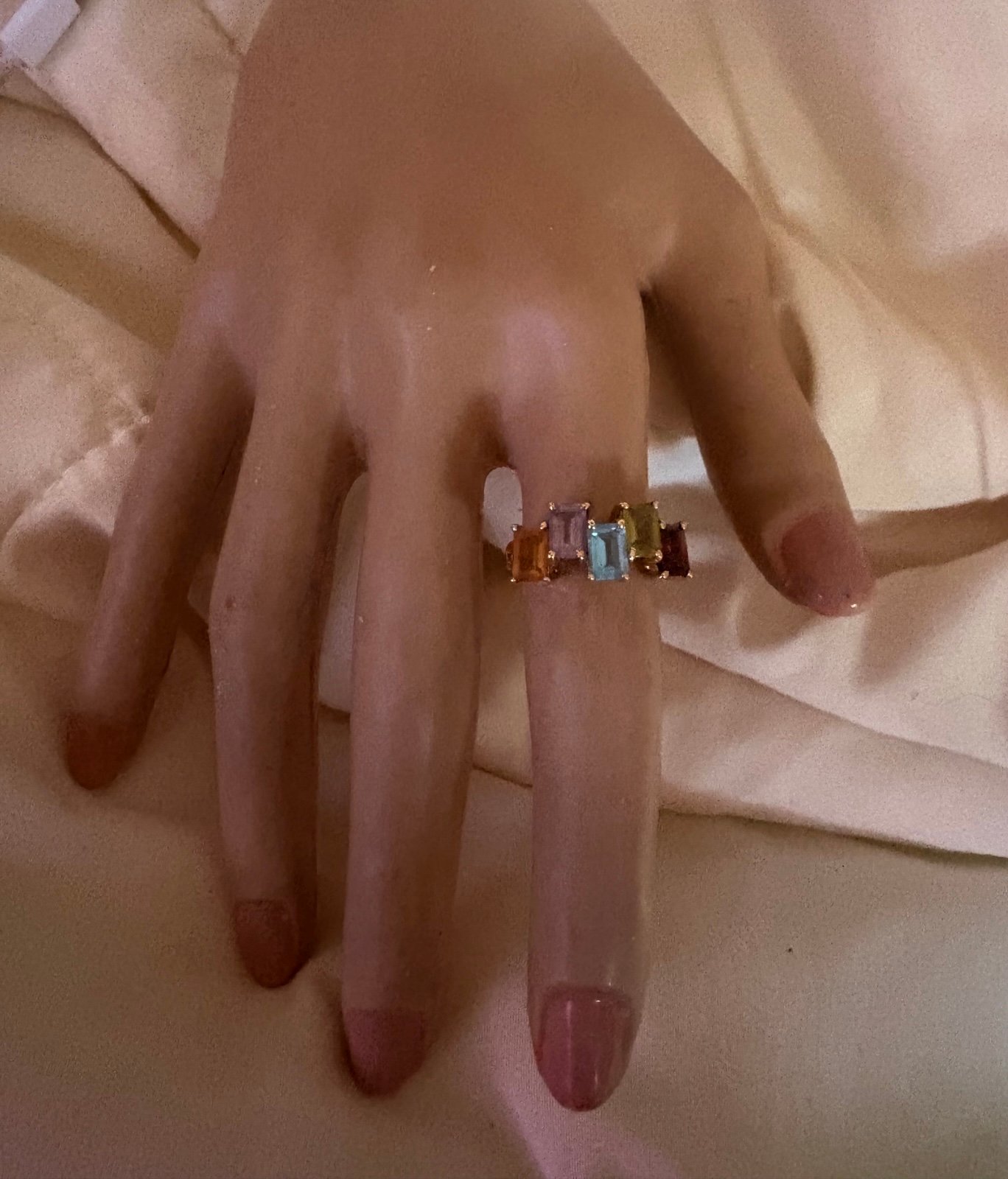 Beautiful 10k yellow gold gem ring.