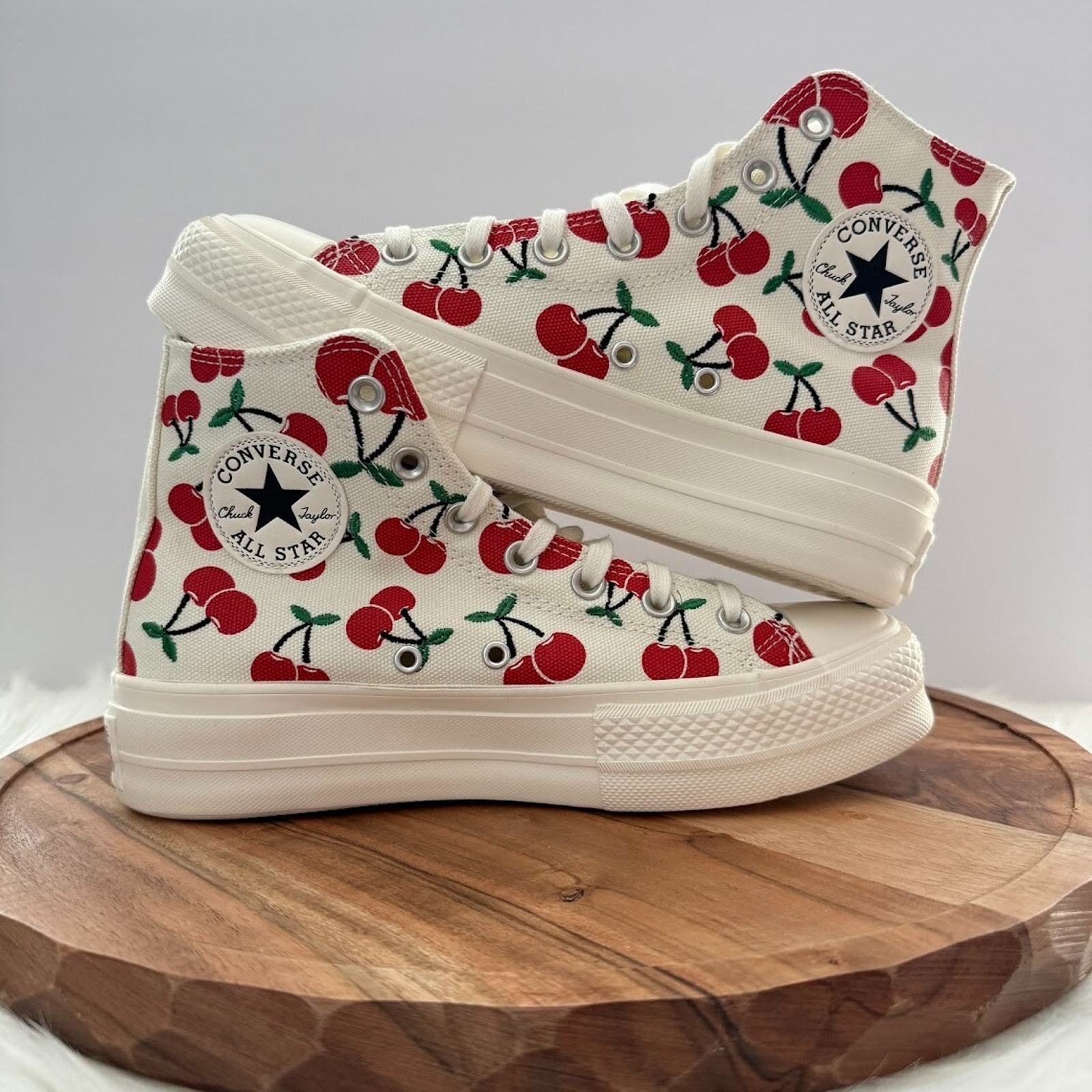 NEW Converse Chuck Taylor Lift Platform Women's 8 Cherry Print-High Tops A08096C