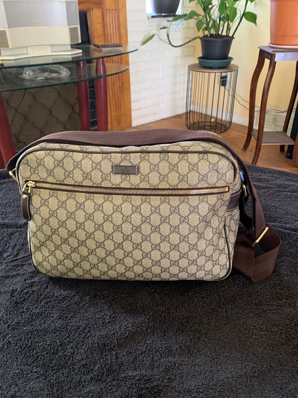 AUTHENTIC Gucci messenger bag