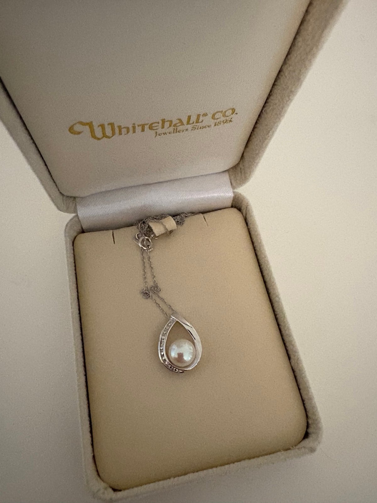 Stunning Silver Pearl Pendant Necklace