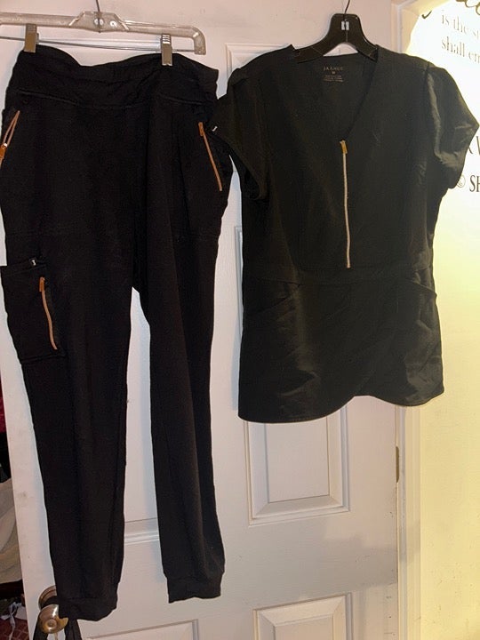 jaanuu scrub set