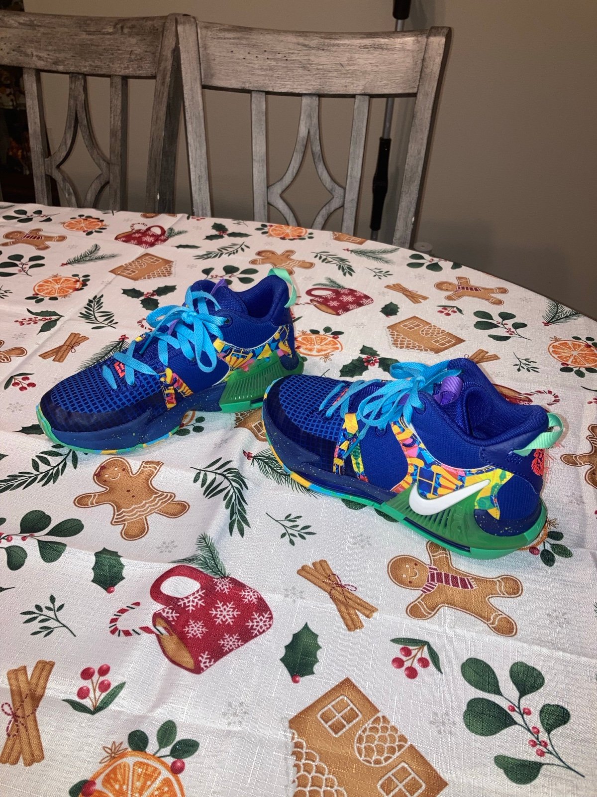 Nike LeBron Witness 7 Mid Kaleidoscope