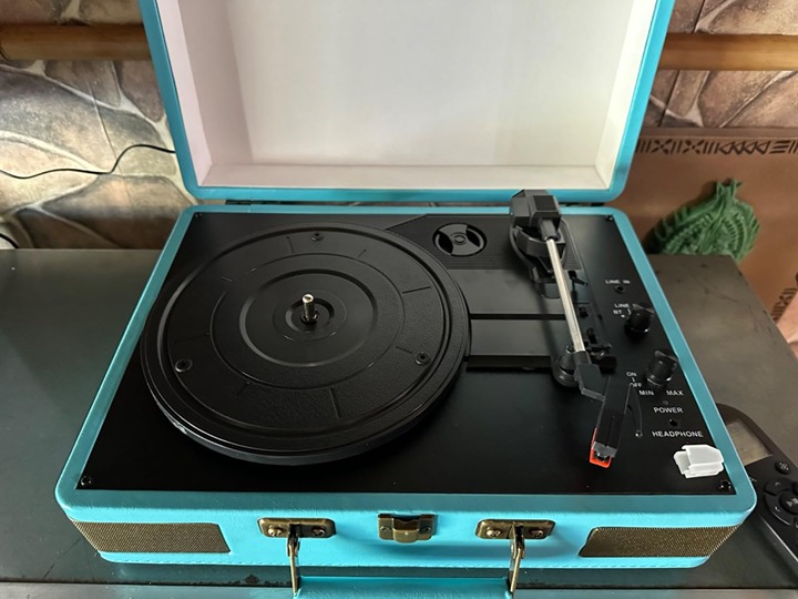 Record Player 3 Speed Bluetooth Portable Suitcase Vinyl Player with speakers