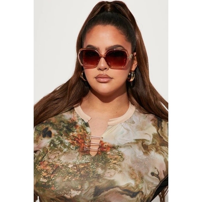 Follow My Lead Square Frame Side Temple Design Sunglasses Brown Tortoise