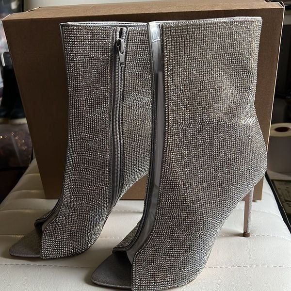 NWT Steve Madden stylish silver vegan booties 7