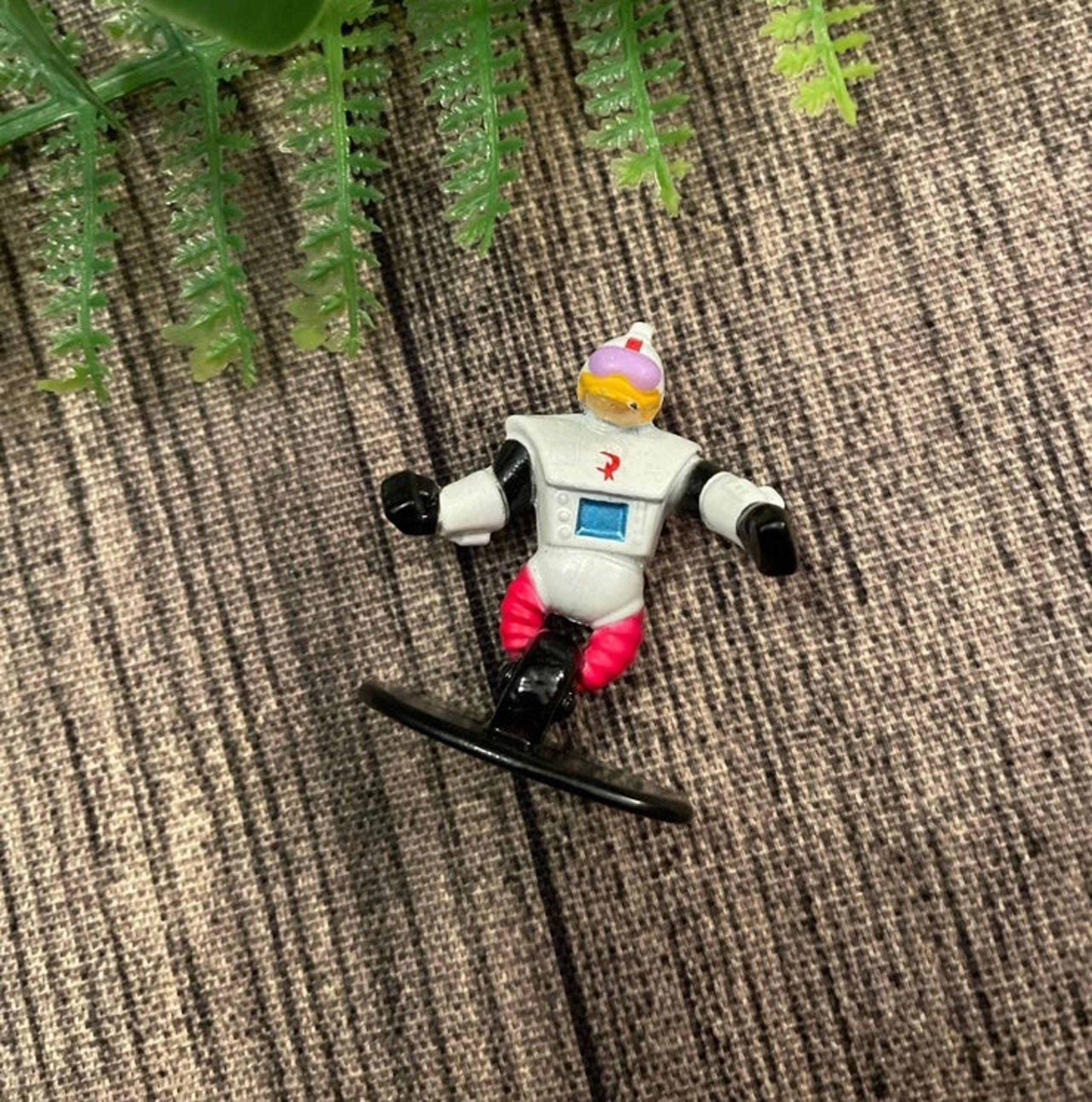 3/$8 - DISNEY GIZMO DUCK DIECAST FIGUR