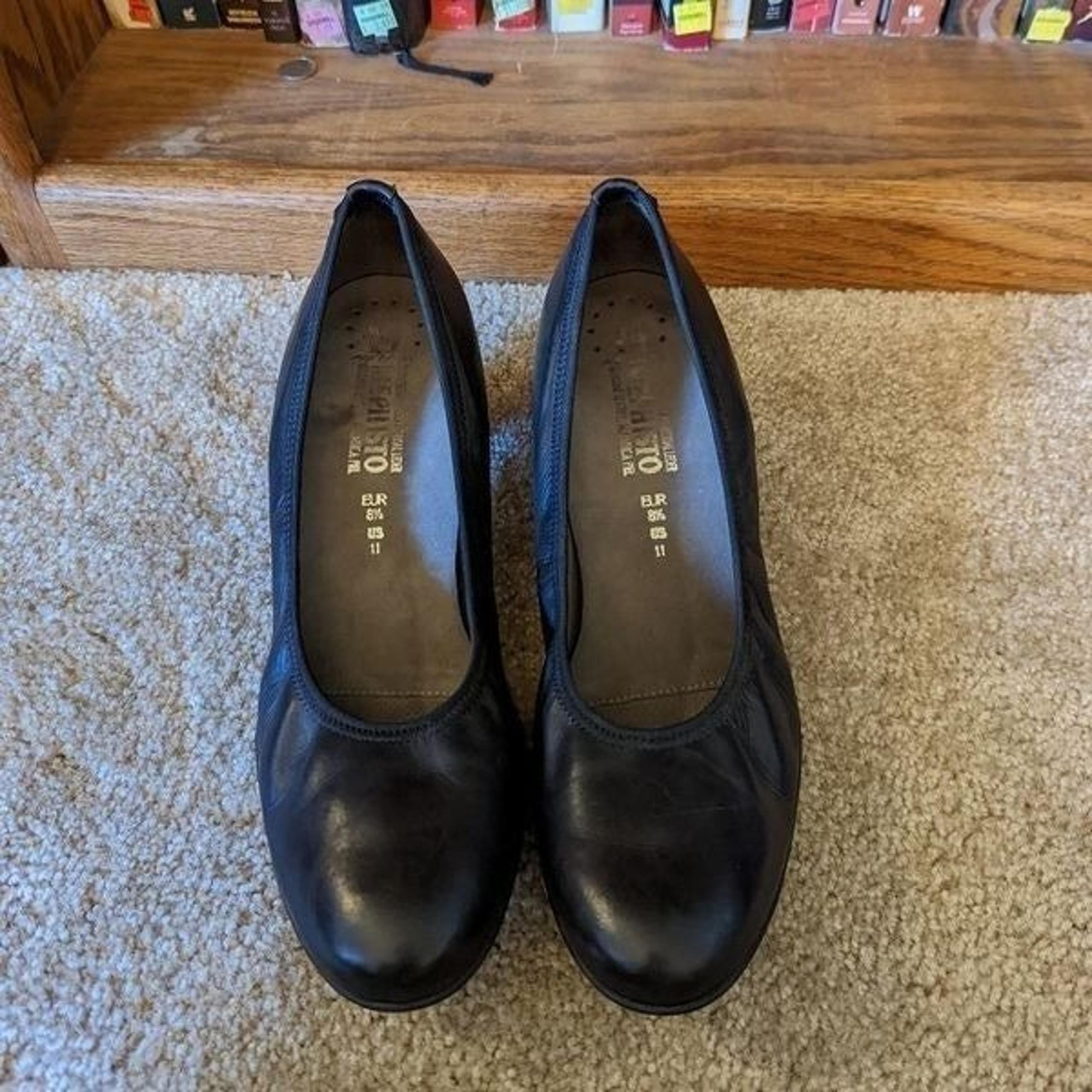 mephisto black leather rubber soles pumps euc sz 8.5 euc