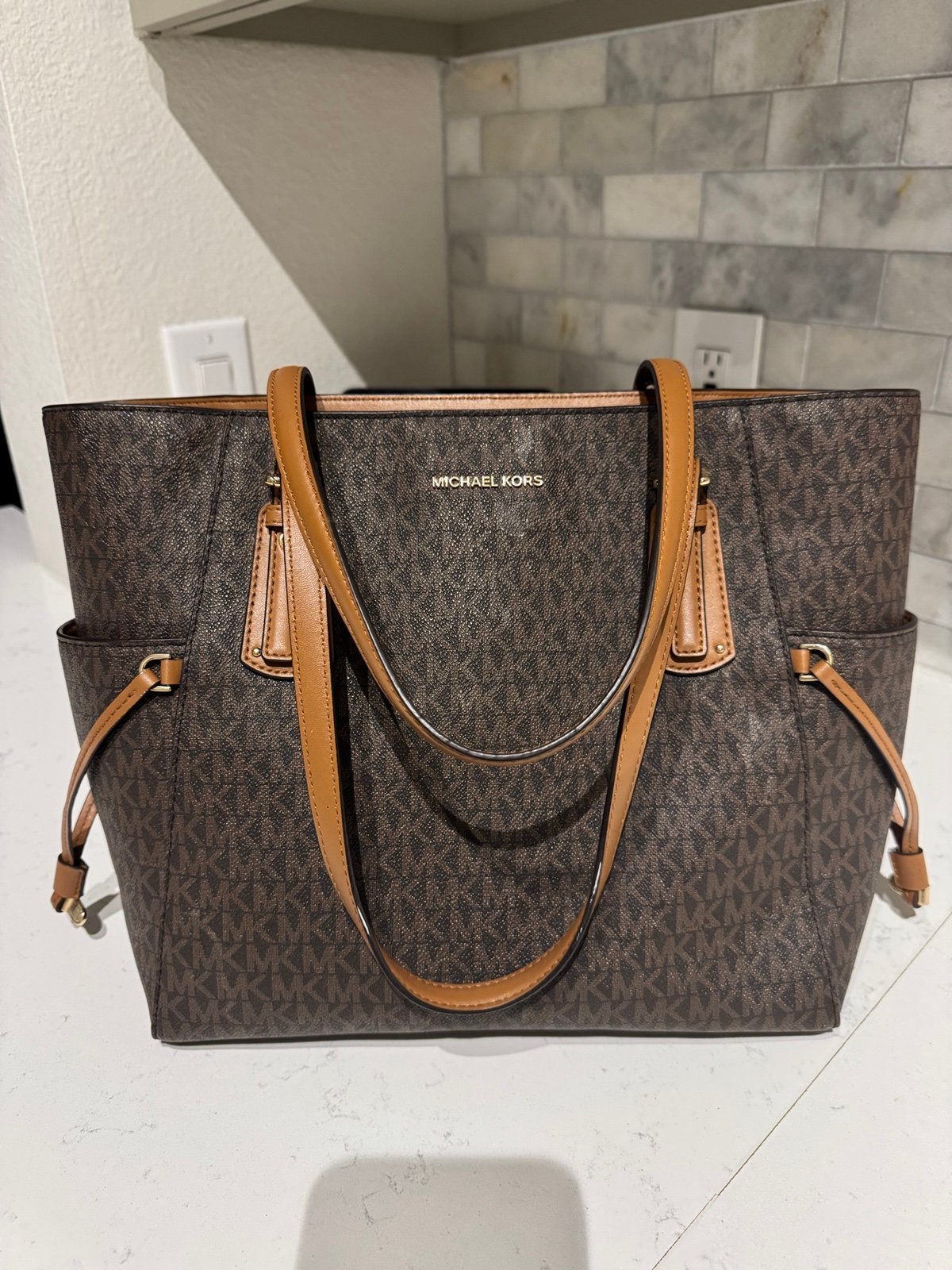 michael kors voyager east west tote