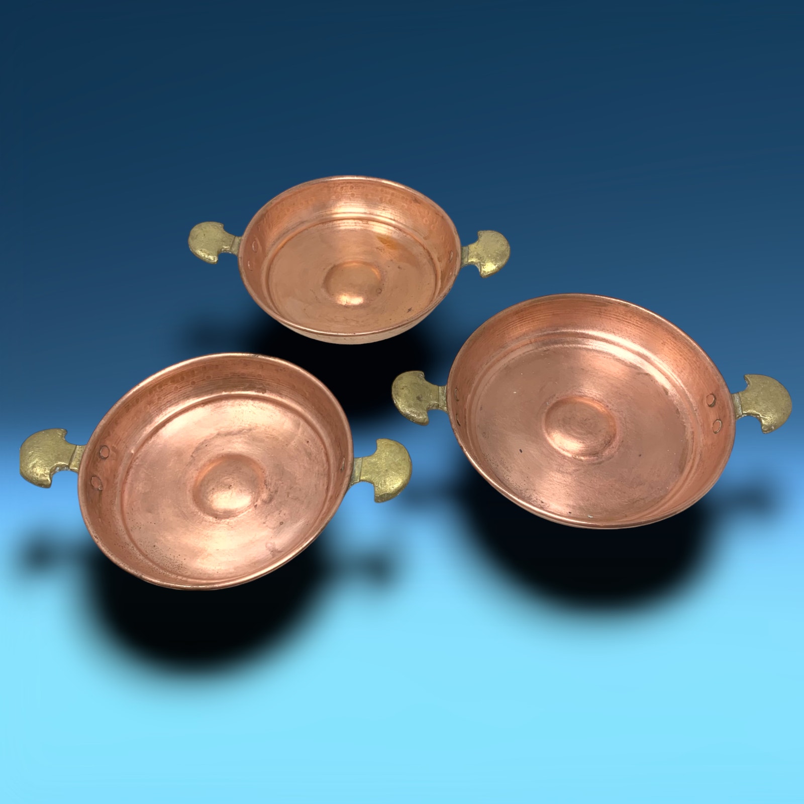 Lot 3 x Vintage Hammered Copper Shallow Bowls Unusual Ornate Brass Rivet Handle