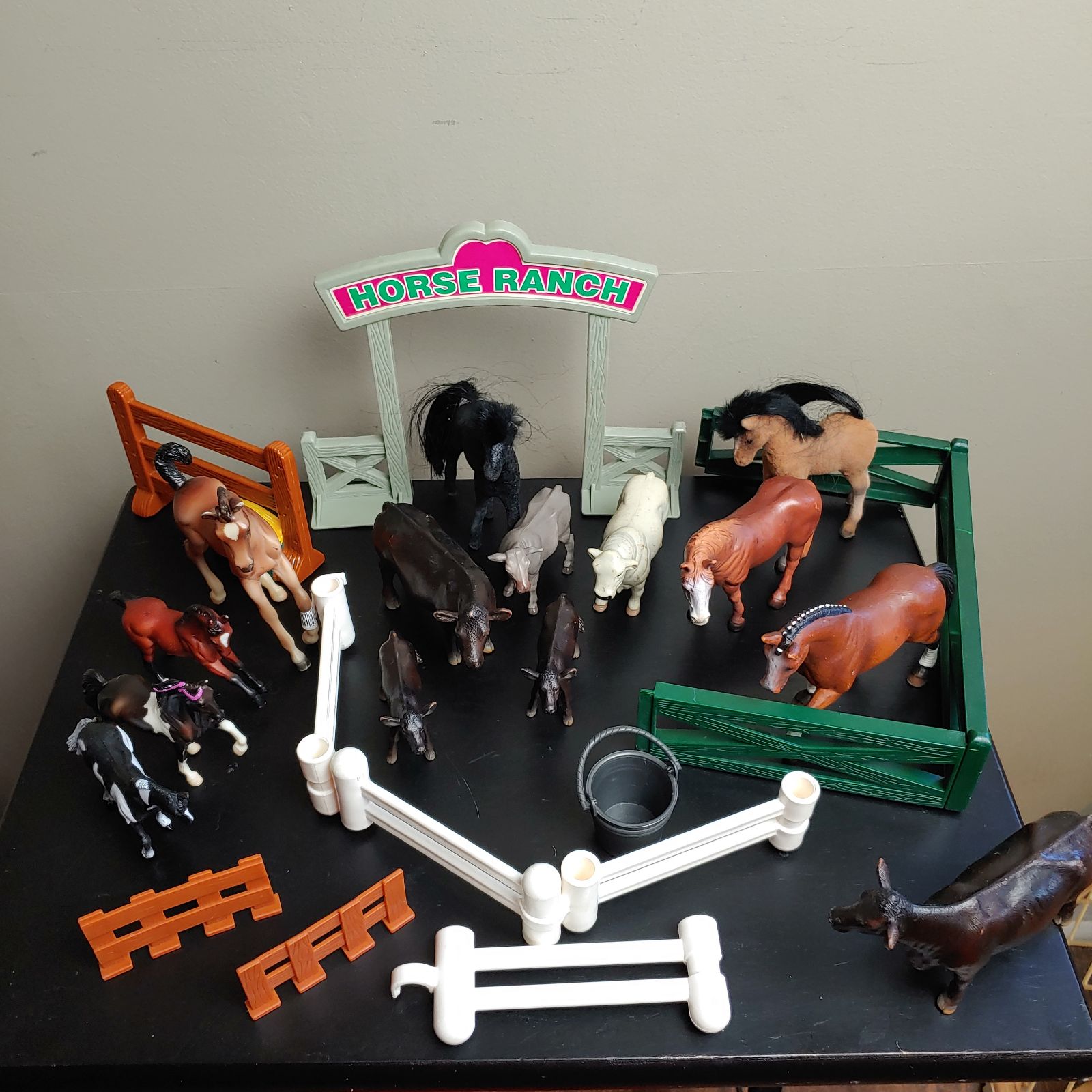 26 piece Horse Ranch with cattle