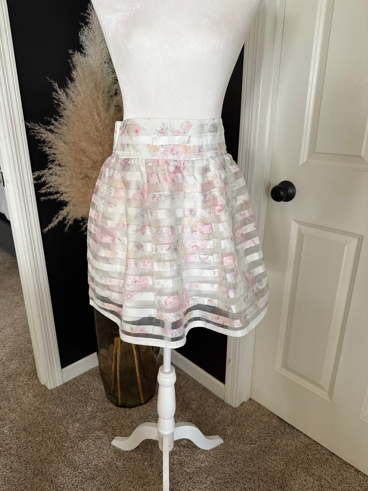 Liz Lisa Pink and white mini skirt with a floral pattern size XS/Small