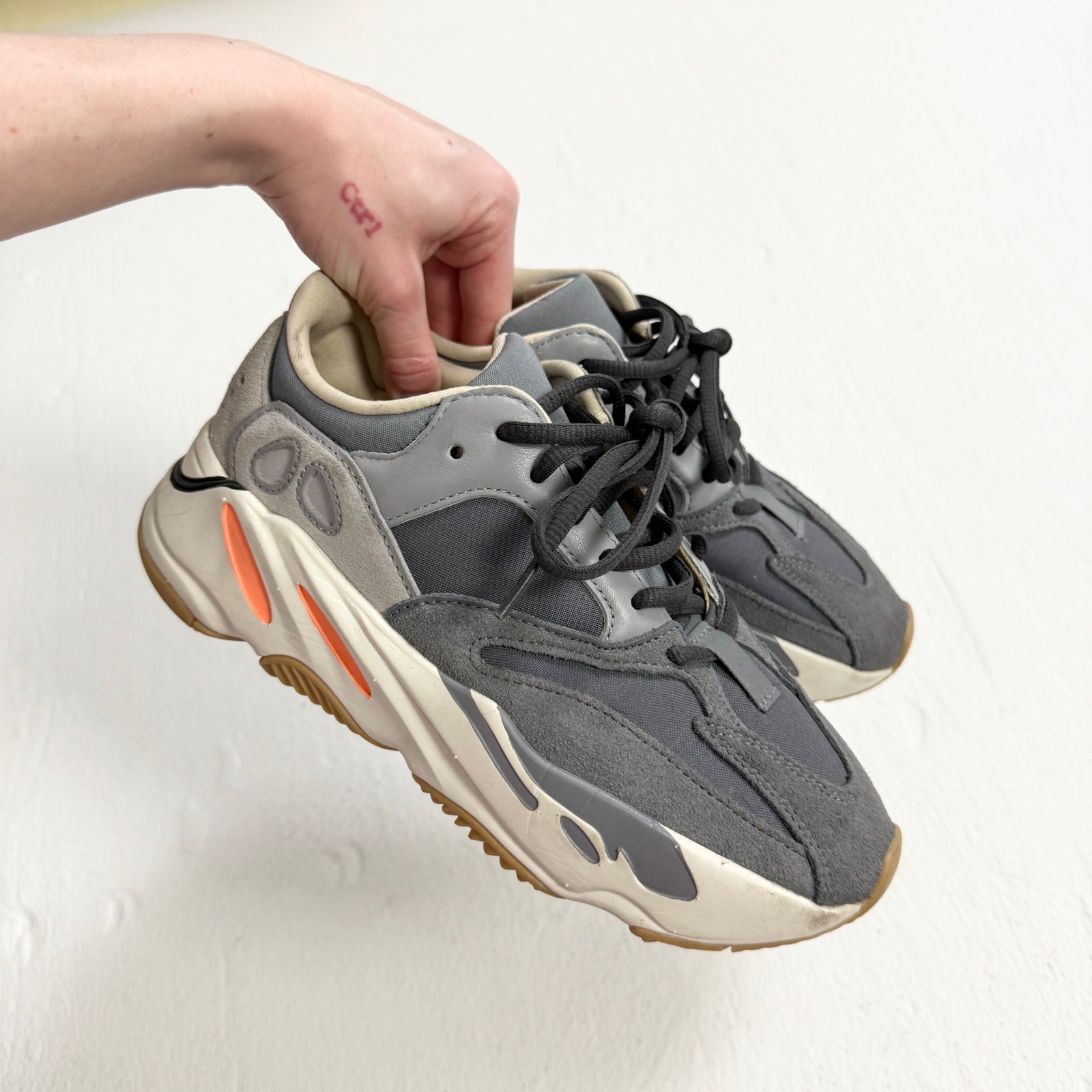 adidas Yeezy Boost 700 Magnet, Mens Size 6