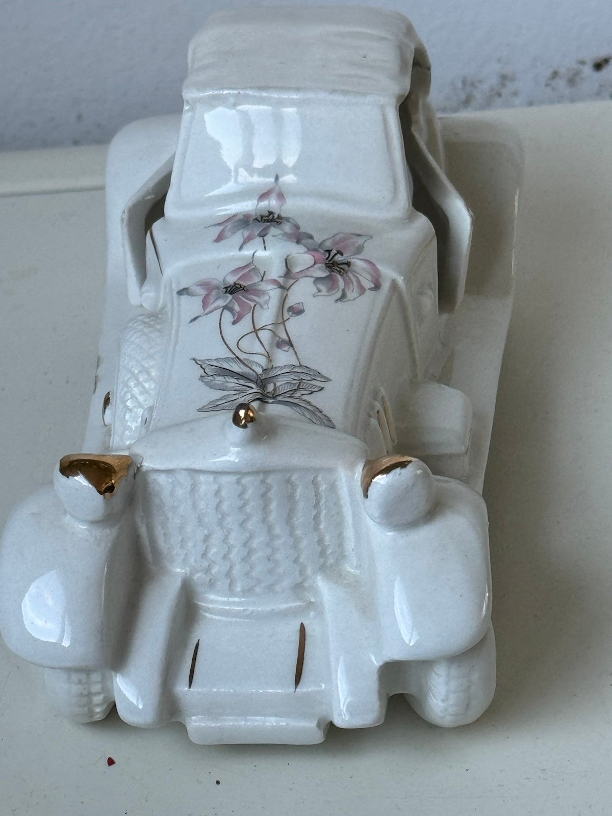 VINTAGE CAPODIMONTE CROWN N PORCELAIN SPORTS CAR AUTO