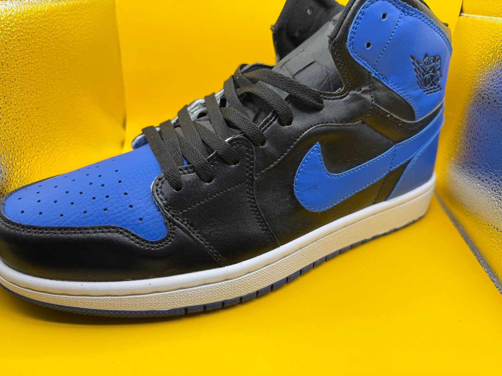 BRAND NEW! Men’s Size 12 Nike Jordan 1 High Top Sneakers in Royal Blue