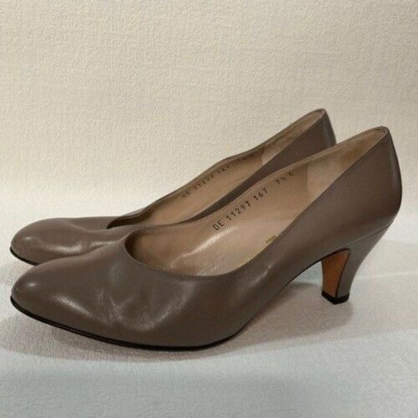 Salvatore Ferragamo 11297 Women Beige Leather Career Business Pump Heel Size 7.5