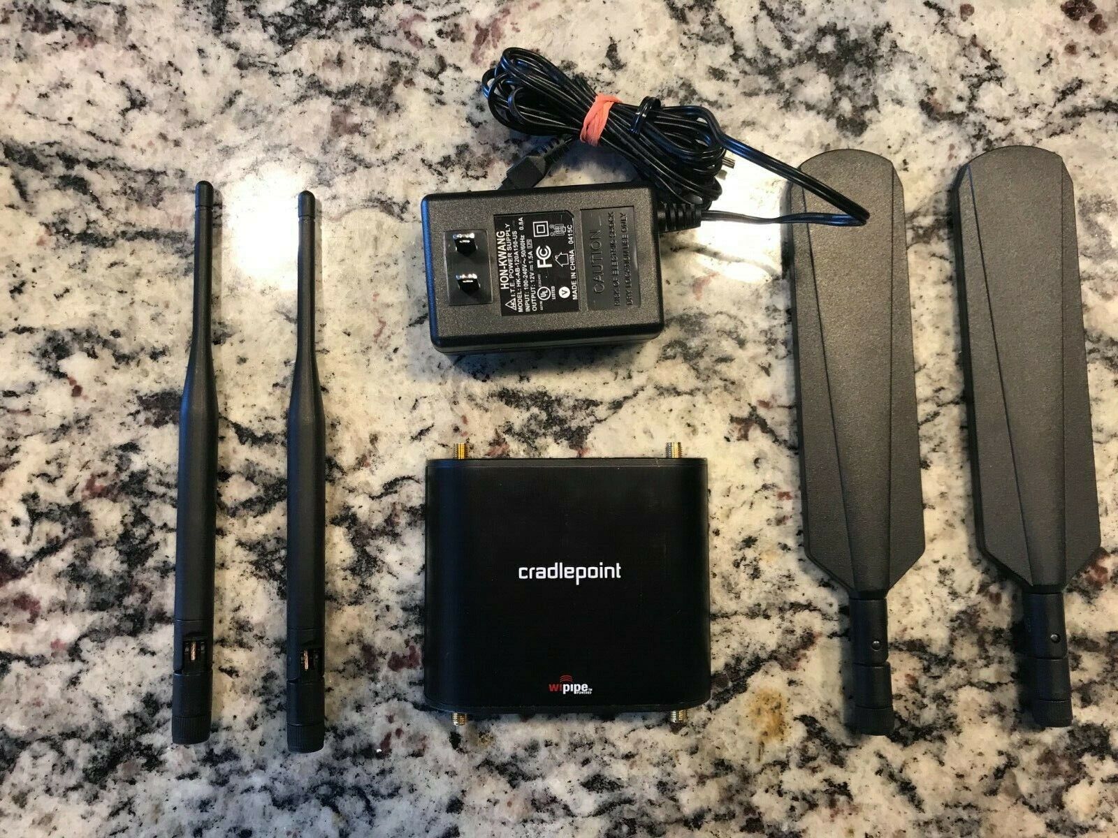 CradlePoint IBR600LP-AT-PW D AT&T SIM Wireless Router US Power Cable & 4 Antenna