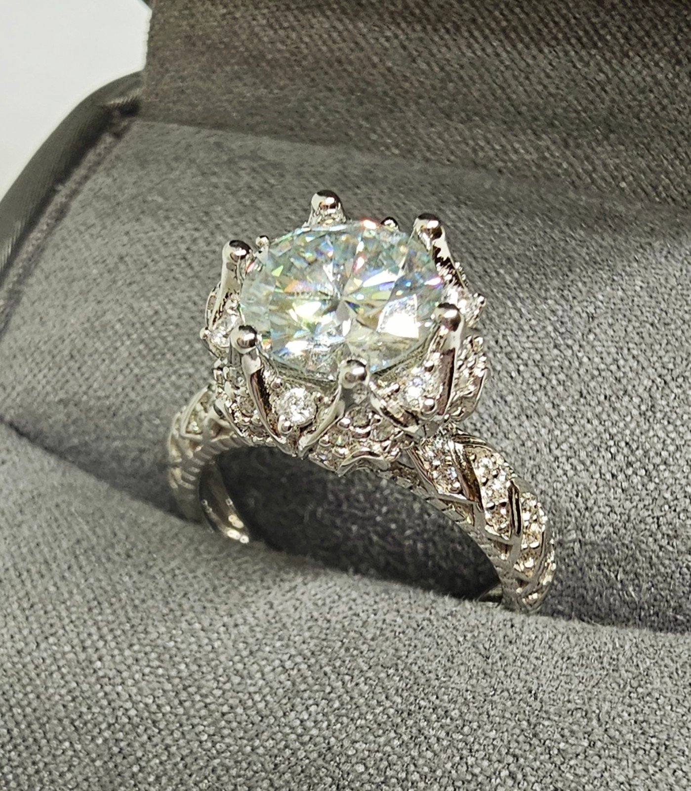 2 Carat Full Moissanite Luxury Engagement Ring in 925 Sterling Silver