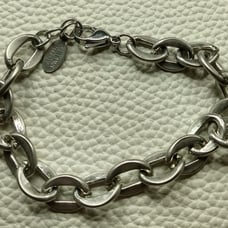 Green Bijou silver link bracelet. 7 inch
