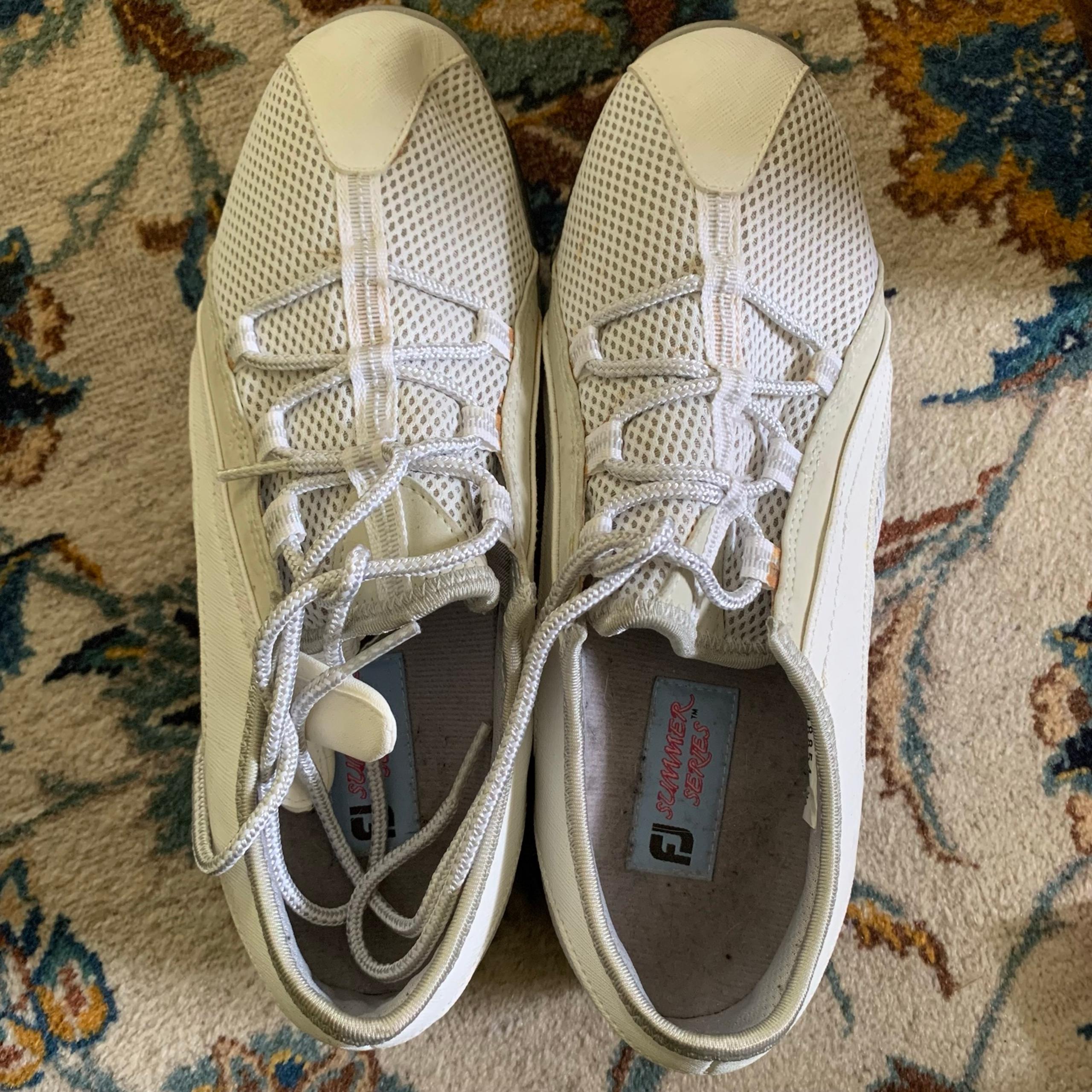 White foot joy golf shoes