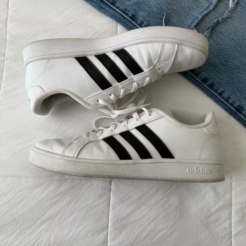 Adidas White and Black Women Shoes Size 5
