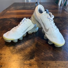 Nike Air Vapormax Flyknit 3 White Silver GS Size 7Y / Women’s Size 8.5