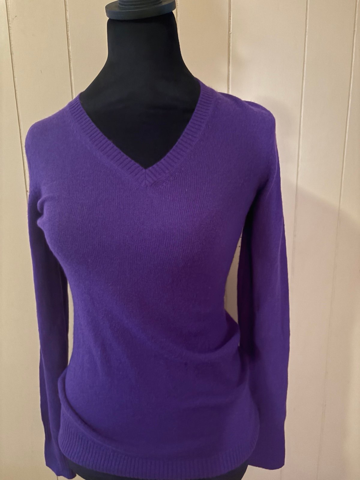 Hayden Los Angeles Women's Cashmere Cream V-Neck Sweater Size Xsmall