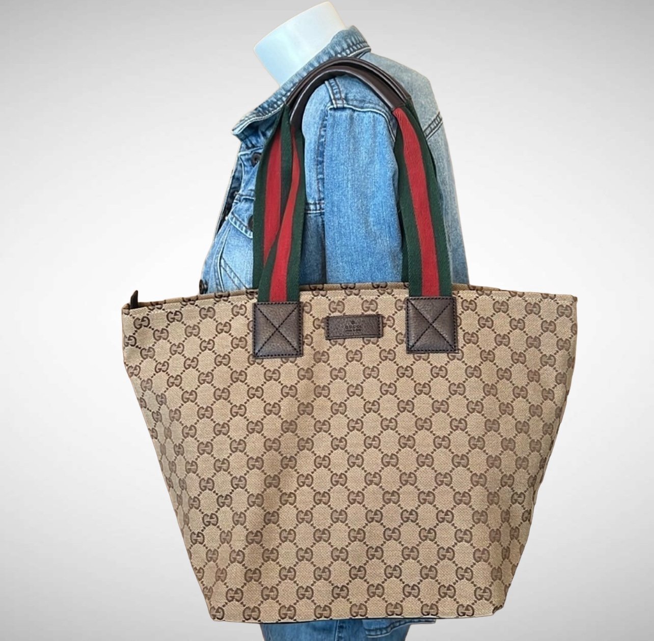 A290- Gucci shoulder bag