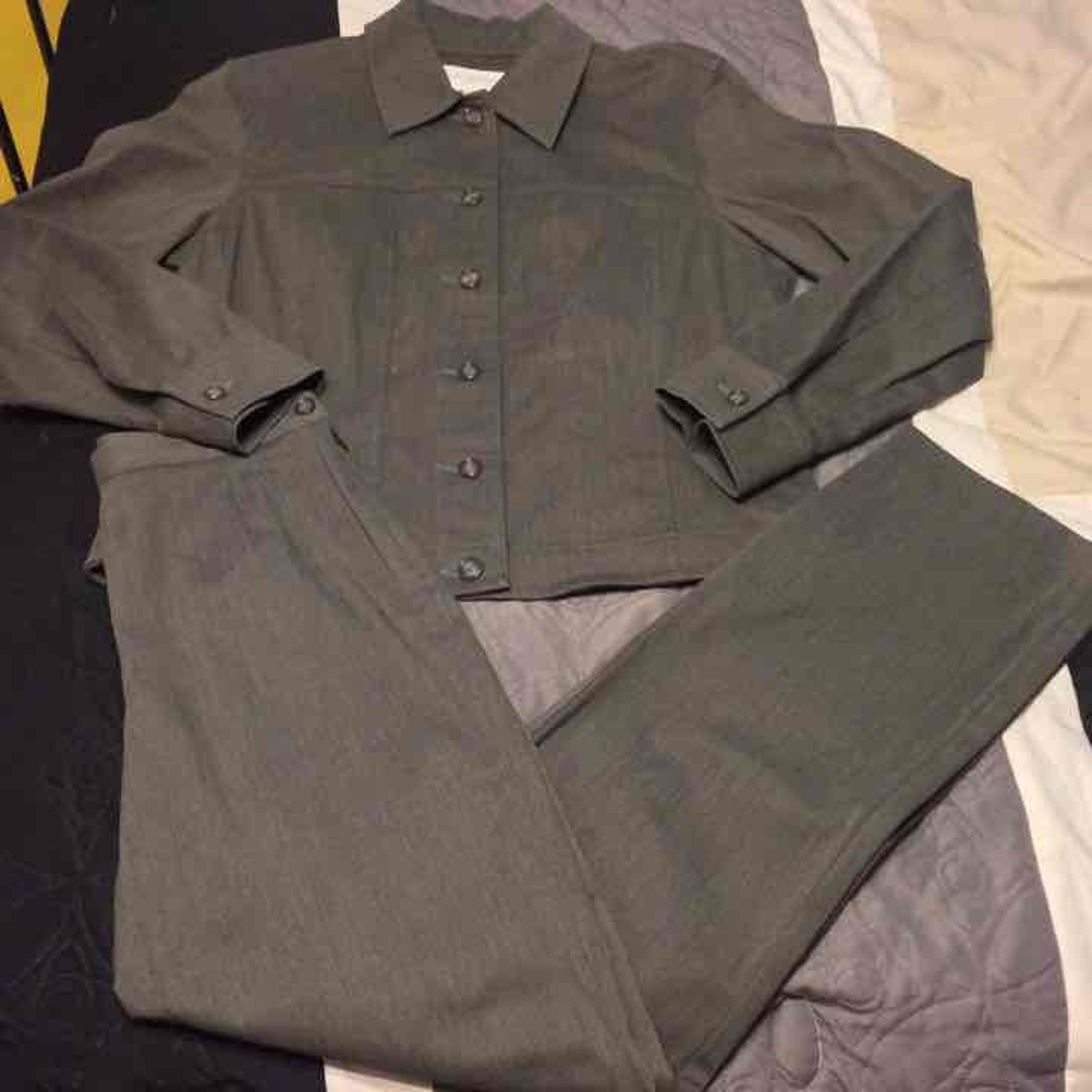 Liz Claiborne Blazer & Pants Size S/2P