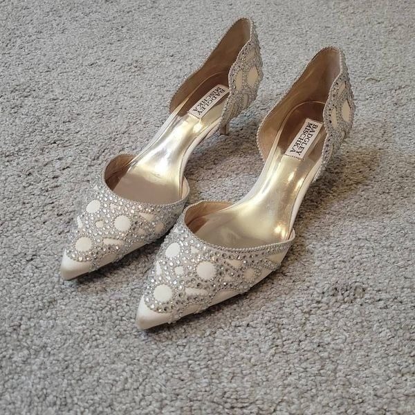 Badgley Mischka Ginny D’Orsays Size 9 Kitten Heels Pumps