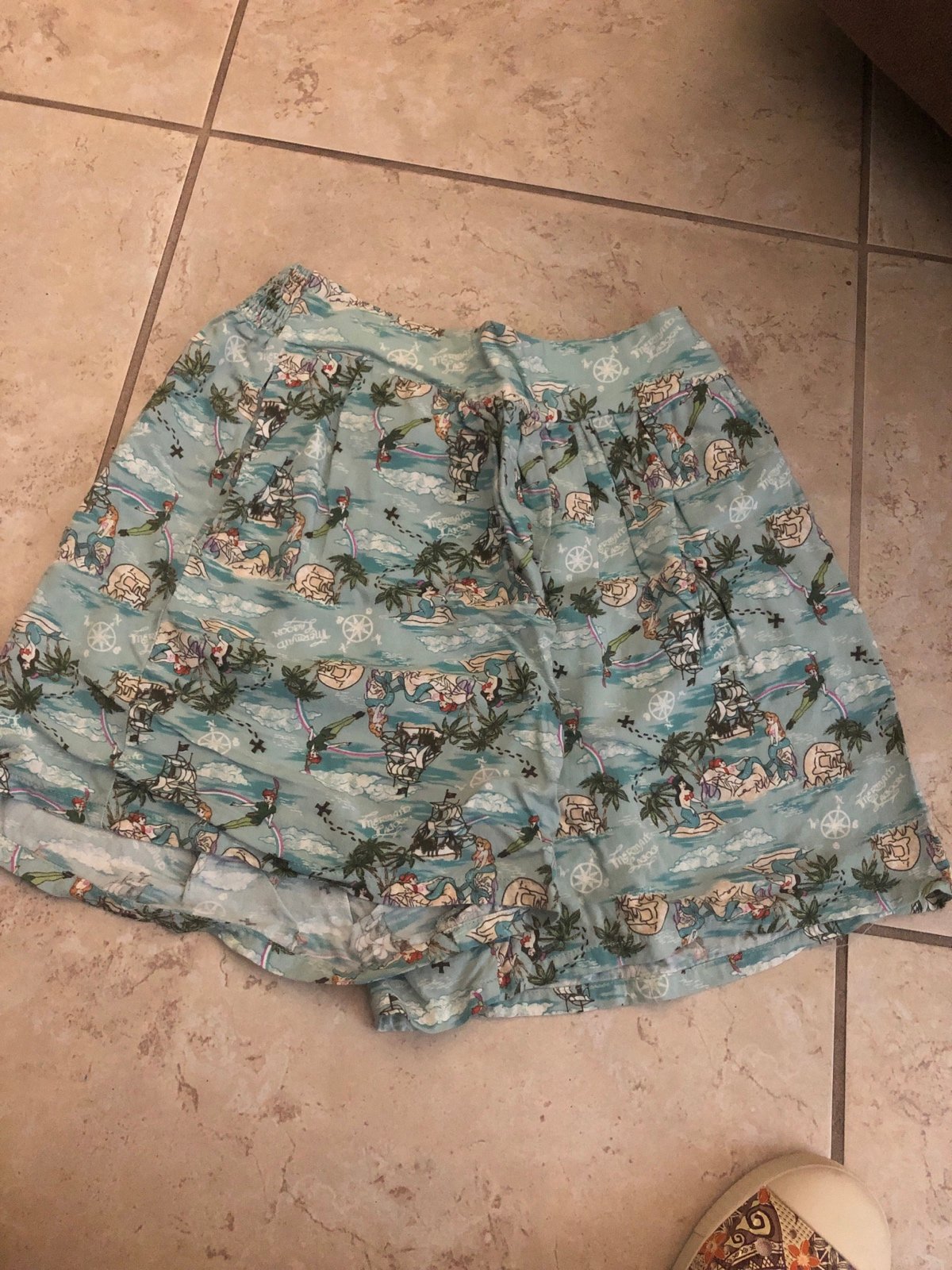 Disney Her Universe Peter Pan shorts size small