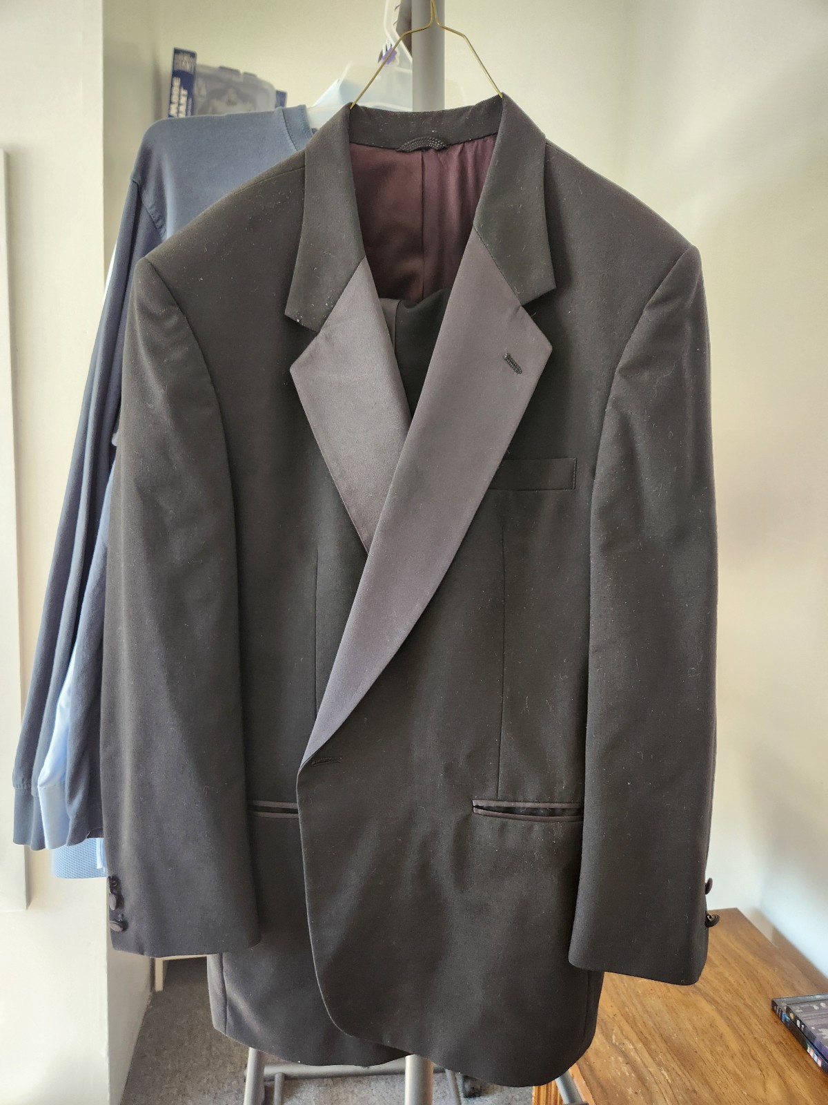 Men's Two Piece Suit Size 44 R
