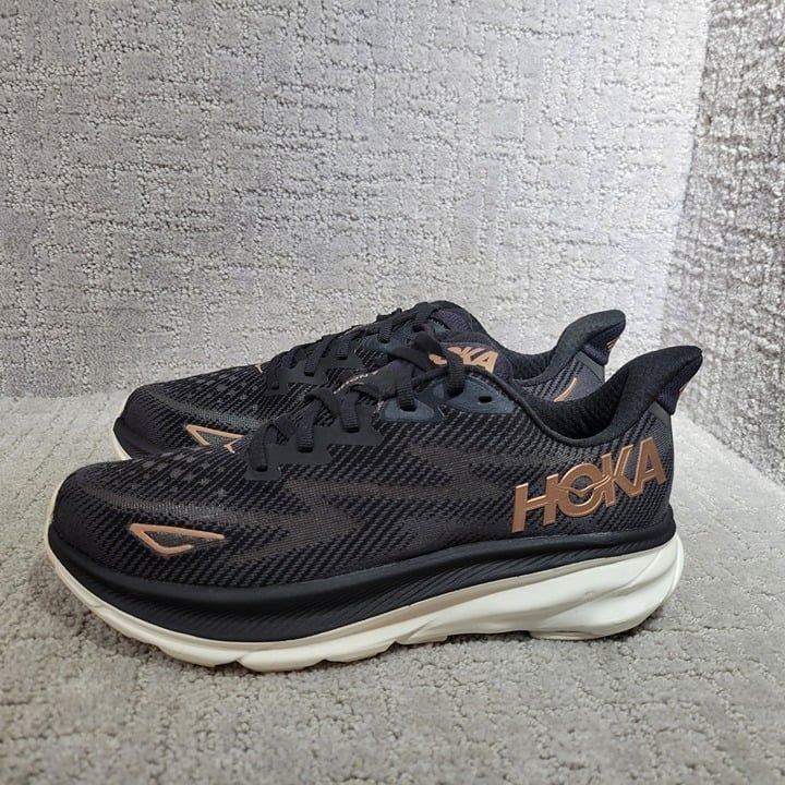 Hoka One One Clifton 9 Women's Size US 7.5B Black Athletic Running Sneakers.