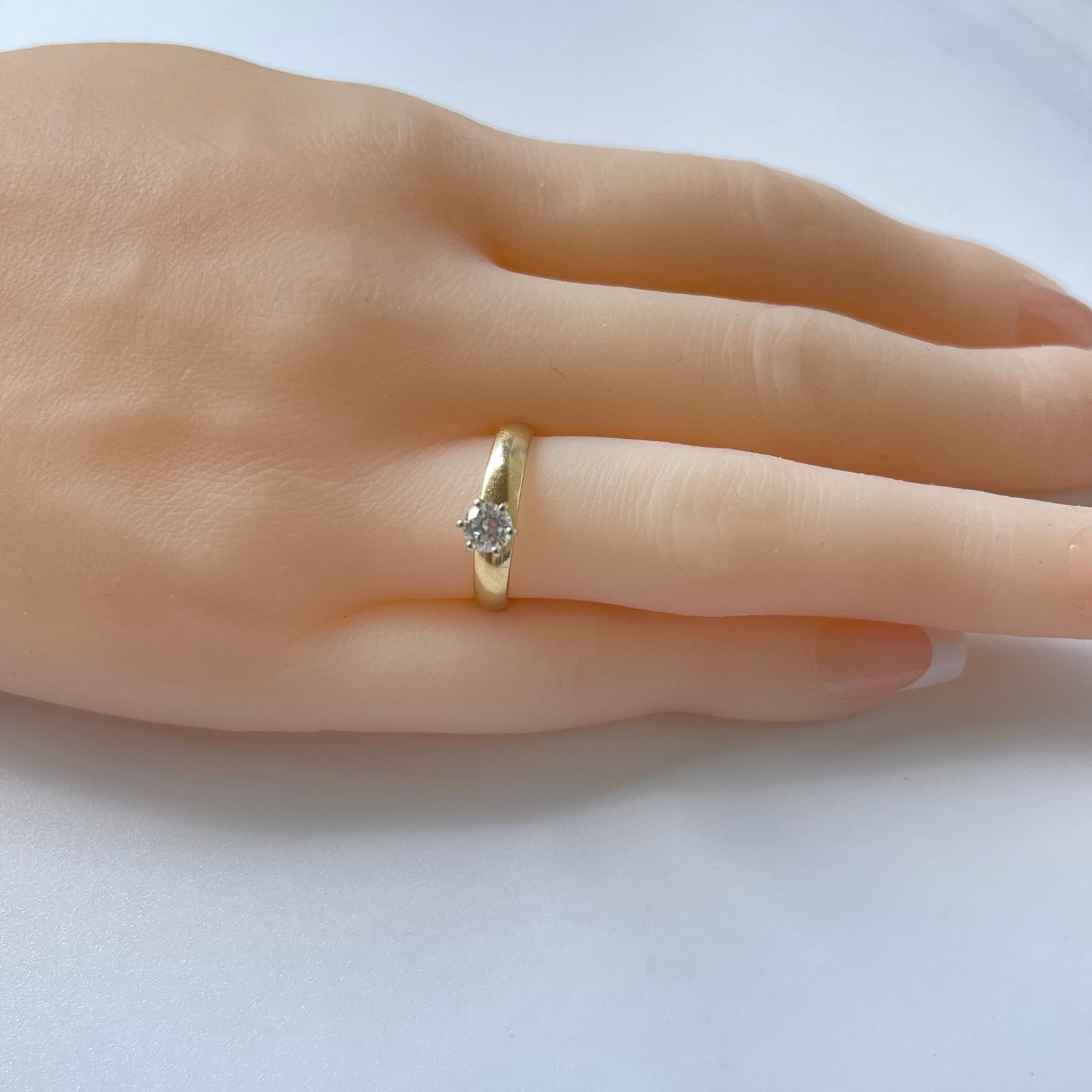 Yellow gold genuine diamond wedding ring solitaire