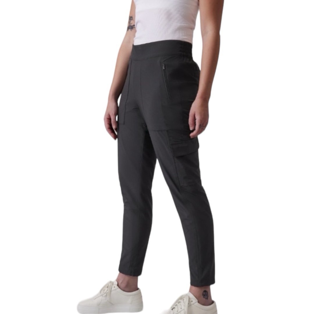 Athleta Chelsea Lined Cargo Pants In Black Size 6