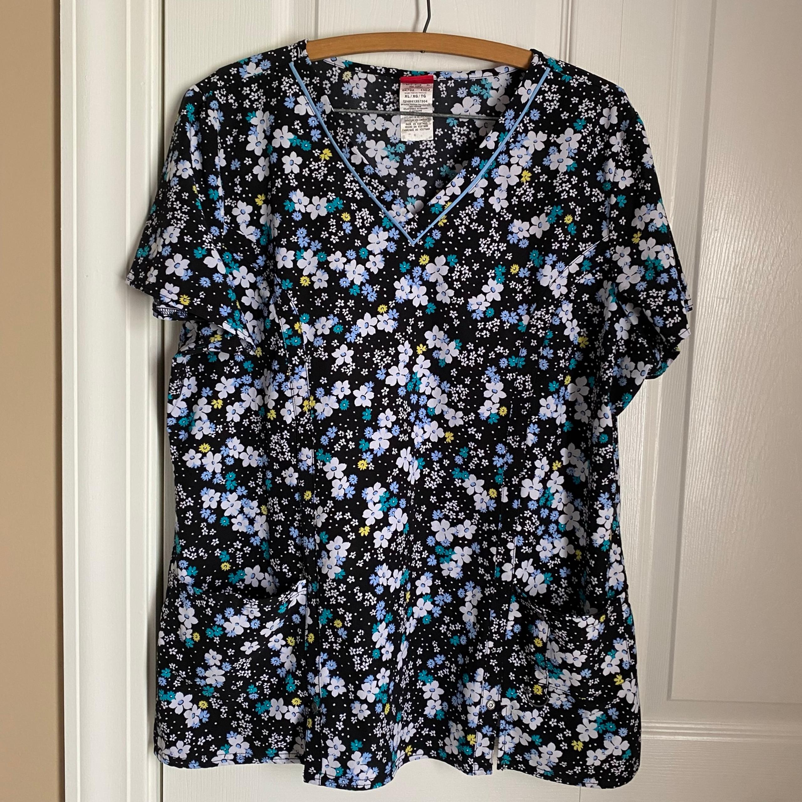 Dickies Black and Floral Scrub Top with front Pockets XL Workwear Medicalwear